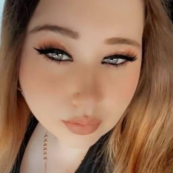 Meet your Posher, Andrea - Picture 1 of 1